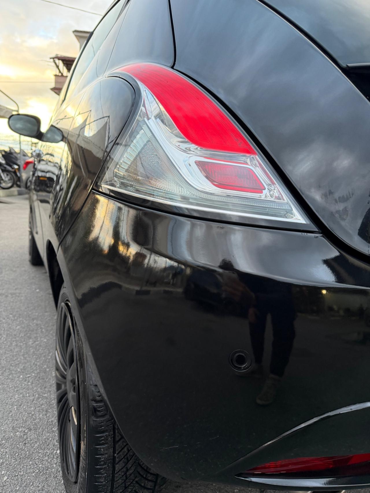 Lancia Ypsilon 1.0 FireFly 5 porte S&S Hybrid Ecochic Gold