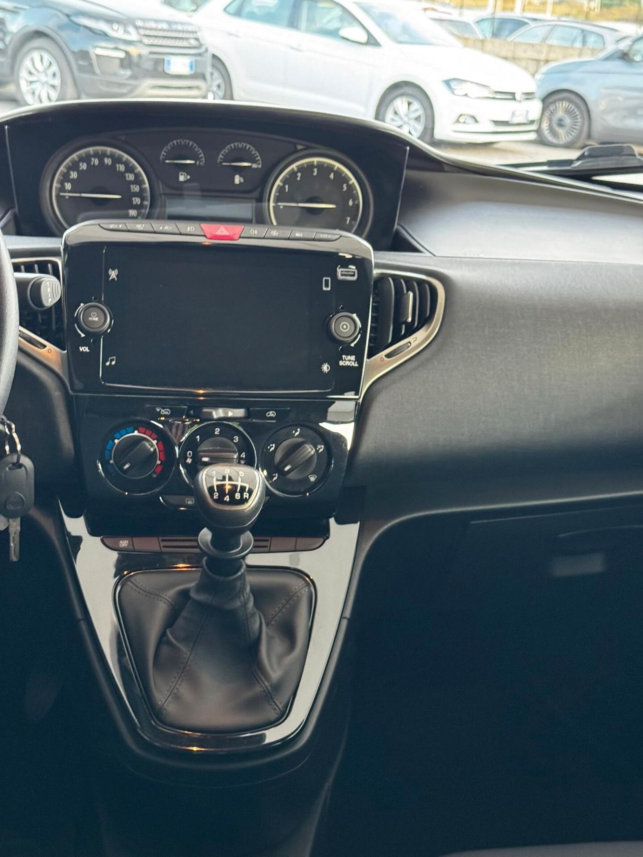 Lancia Ypsilon 1.0 FireFly 5 porte S&S Hybrid Ecochic Gold