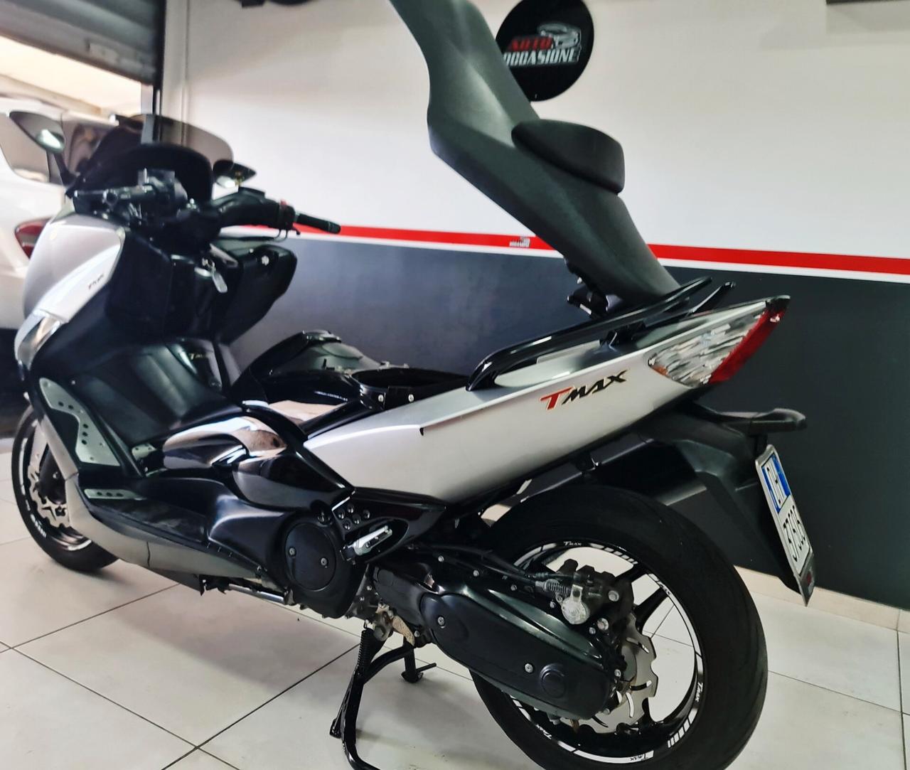 Yamaha T Max 500 con accessori tagli.