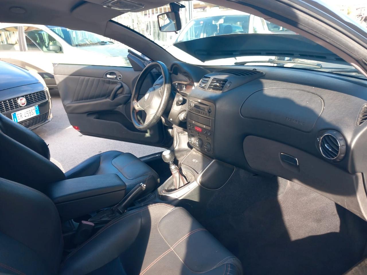 Alfa Romeo GT 1.9 JTDM Distinctive Q2