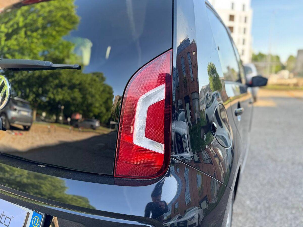 Volkswagen up! 1.0 Move up! 75cv 5p asg