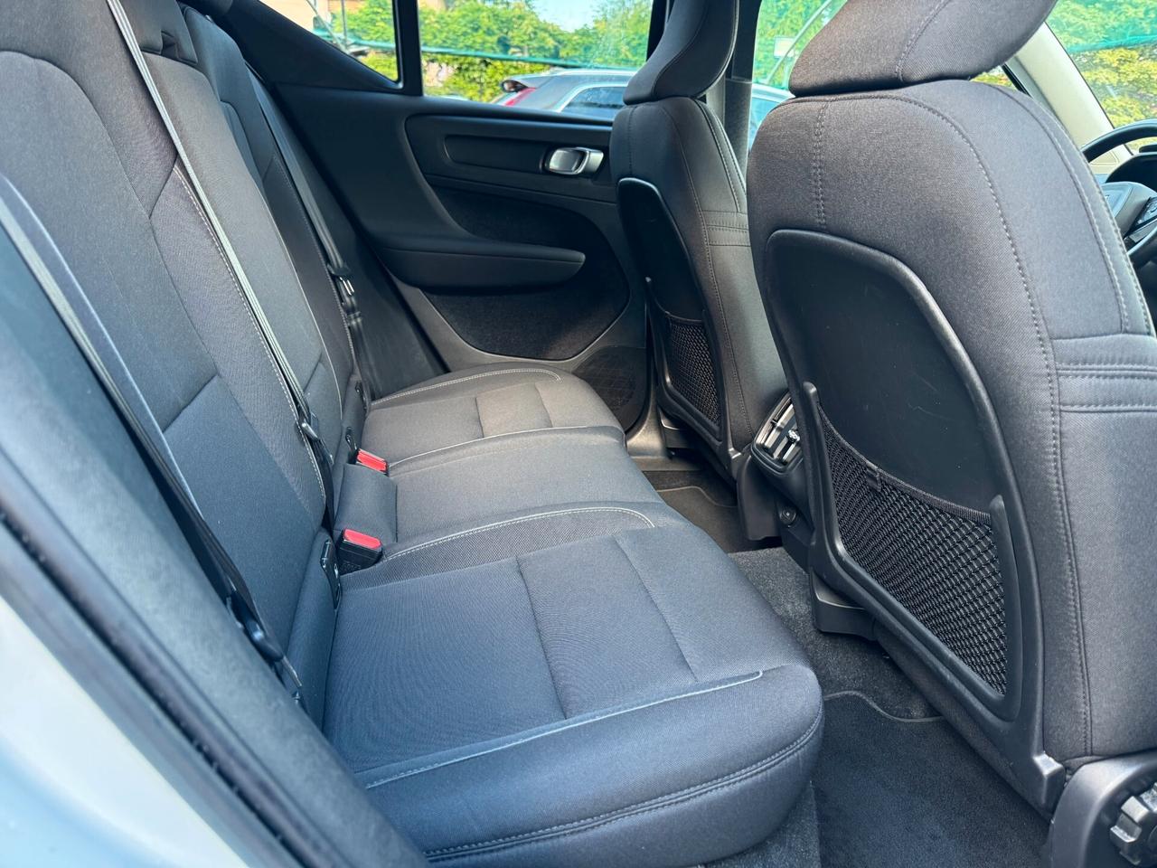 Volvo XC40 T2 automatico MOMENTUM PRO
