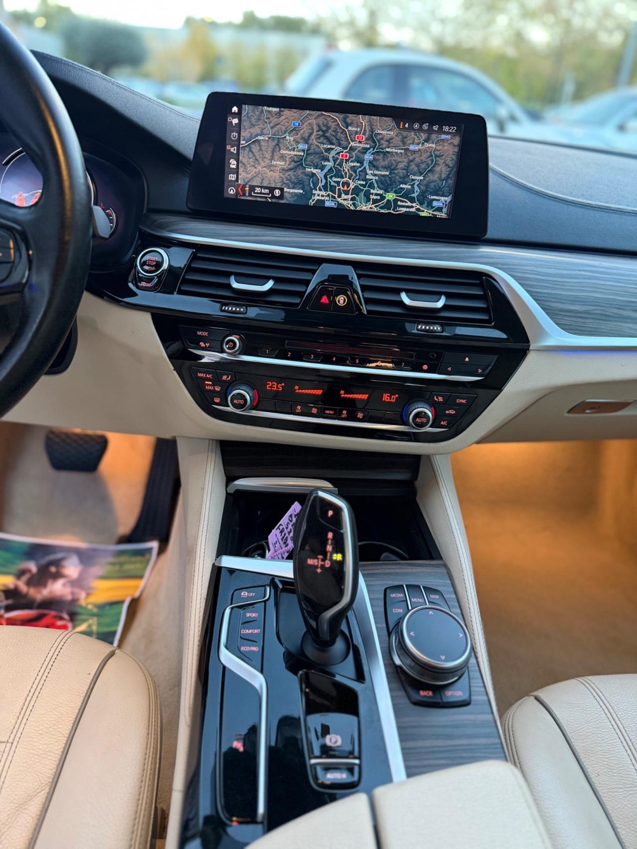 Bmw 520 520d xDrive Touring Luxury*Pelle*Navi