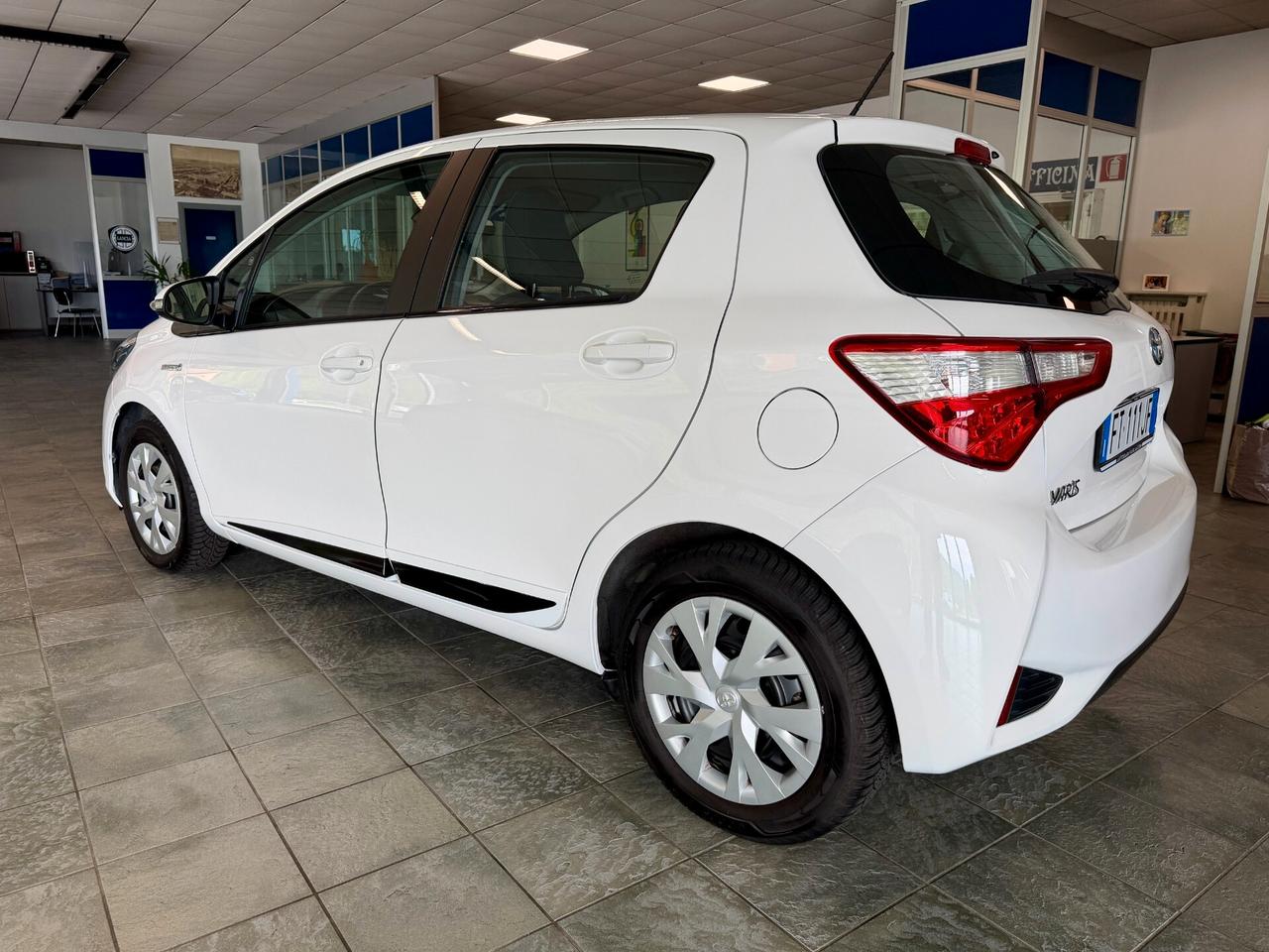 Toyota Yaris 1.5 Hybrid Active-CAMBIO AUTOMATICO-NEOPATENTATI-