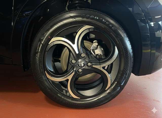 Alfa Romeo Junior 1.2 Hybrid 145cv Q4 Intensa EDTC6 + Tetto Apribile