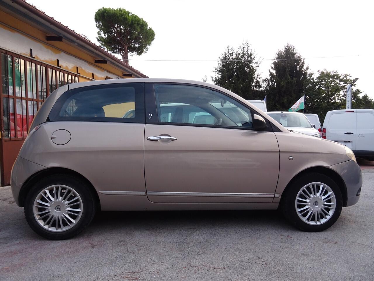 Lancia Ypsilon 1.3 MJT 75 CV Argento