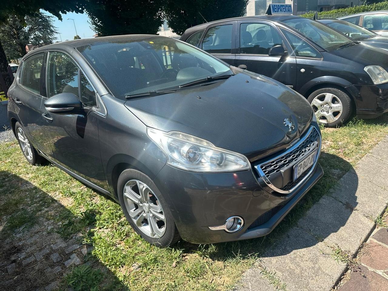 Peugeot 208 e-HDi Stop&Start Allure AUTO DESTINATA A COMMERCIANTI E OPERATORI DEL SETTORE