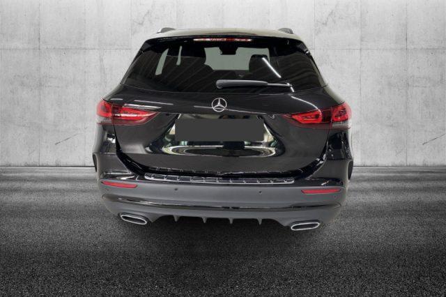 MERCEDES-BENZ GLA 180 Automatic Premium