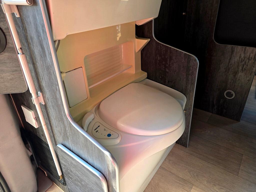 Ford TRANSIT CUSTOM 2.0 ECOBLUE HYBRID 170CV SOLARIA AUTOCARAVAN 4 POSTI LETTO CON BAGNO COMPLETO!