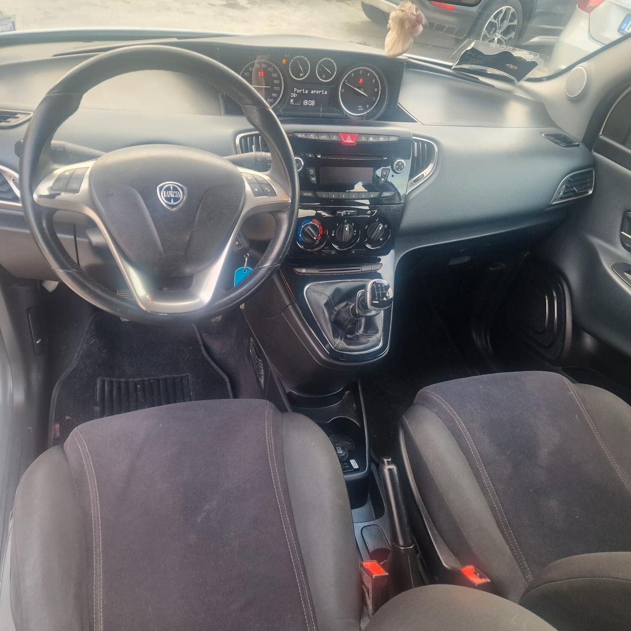 Lancia Ypsilon 0.9 TwinAir 85 CV 5 porte Metano Ecochic Gold