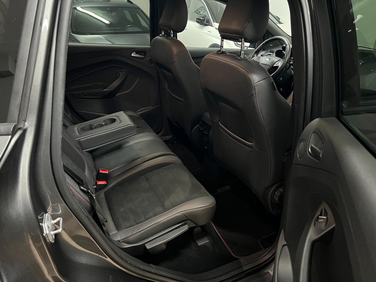 Ford Kuga 1.5 TDCI 120 CV S&S 2WD Powershift ST-Line