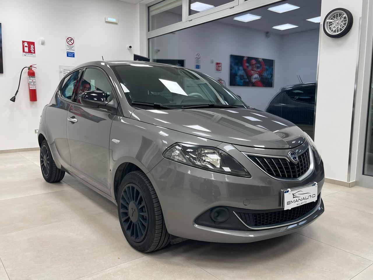 LANCIA YPSILON 1.0 HYBRID 70CV SILVER