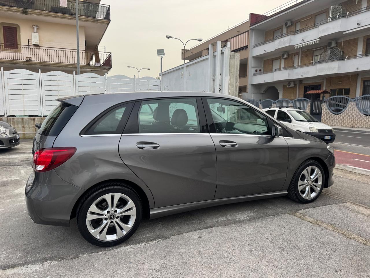 Mercedes-benz B180 1.5 DIESEL 109CV PREMIUM 11/2015