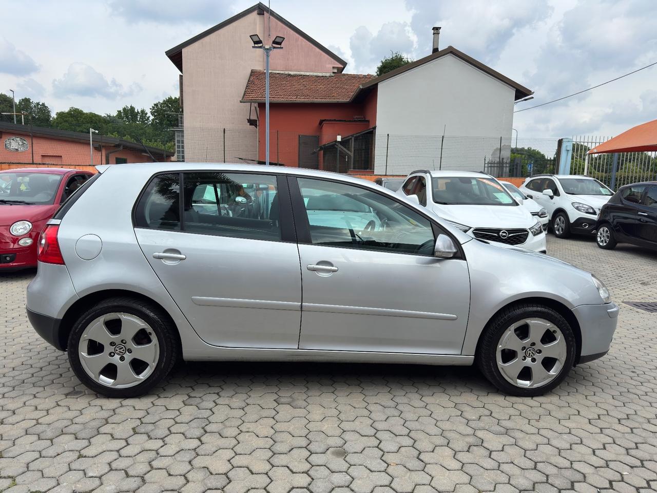 Volkswagen Golf ADATTA A NEOPATENTATI 1.6 16V FSI 5p. Comfortline