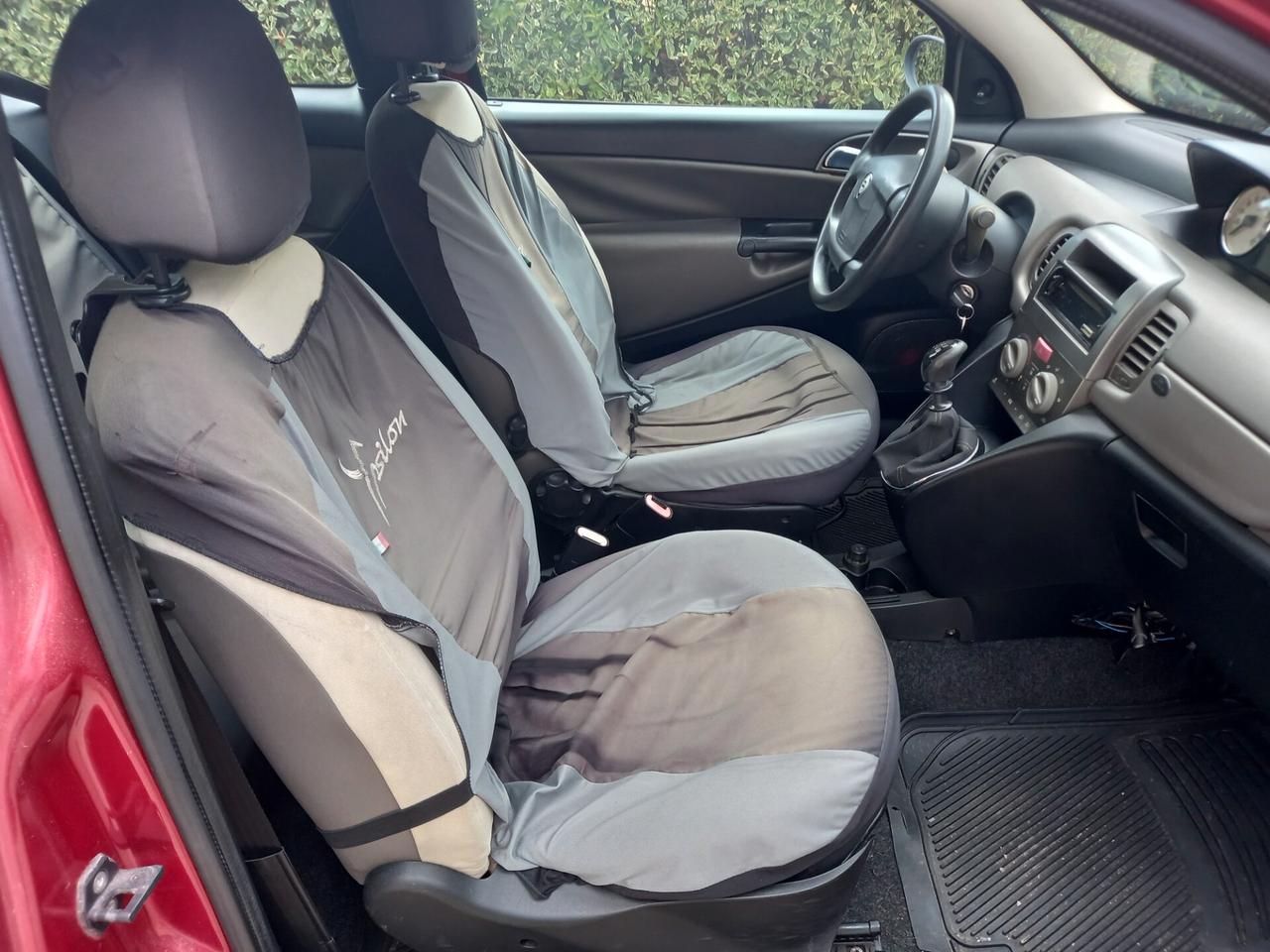 Lancia Ypsilon 1.4 16V Argento