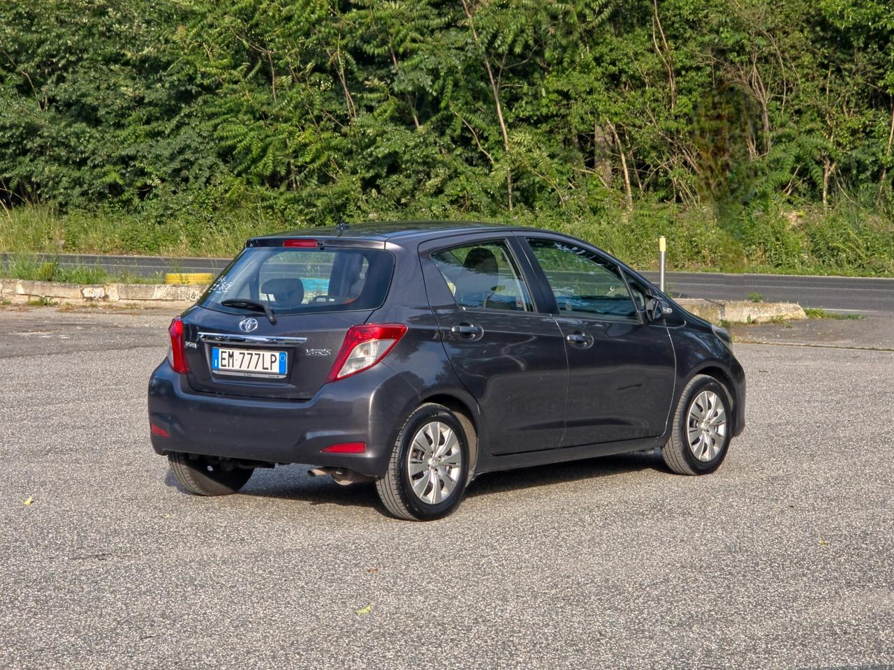 Toyota Yaris 1.0 5 porte Lounge CV-69 E5B Manuale NEO