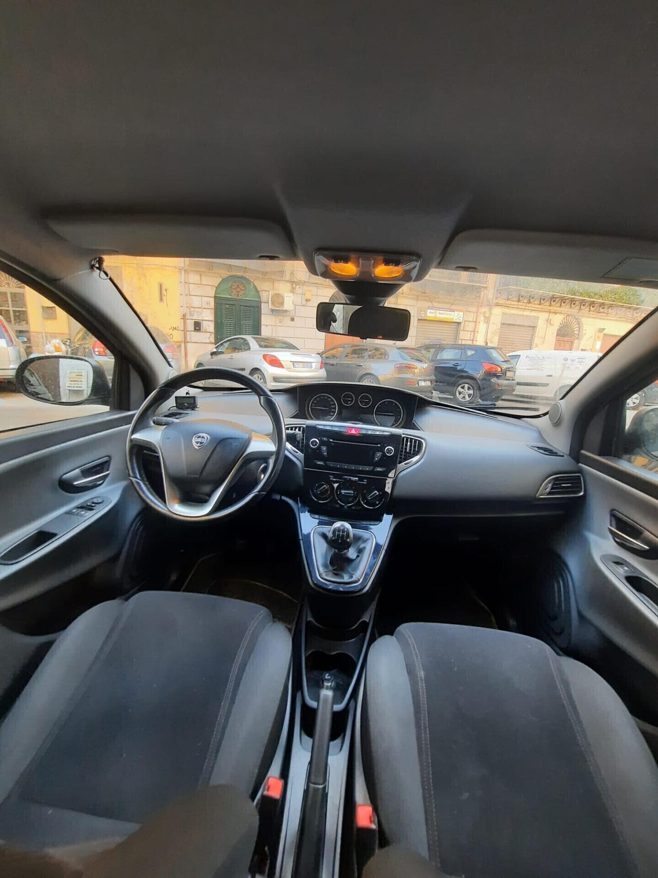 Lancia Ypsilon 1.3 MJT 16V 95 CV 5 porte S&S Platinum FINANZIABILE