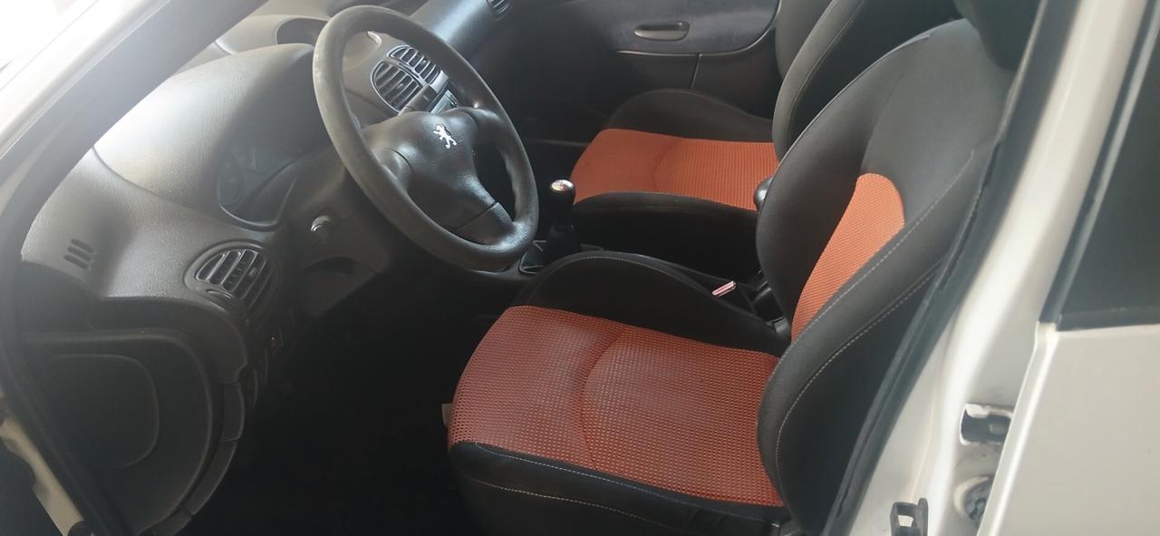 Peugeot 206 benzina neopatentati clima