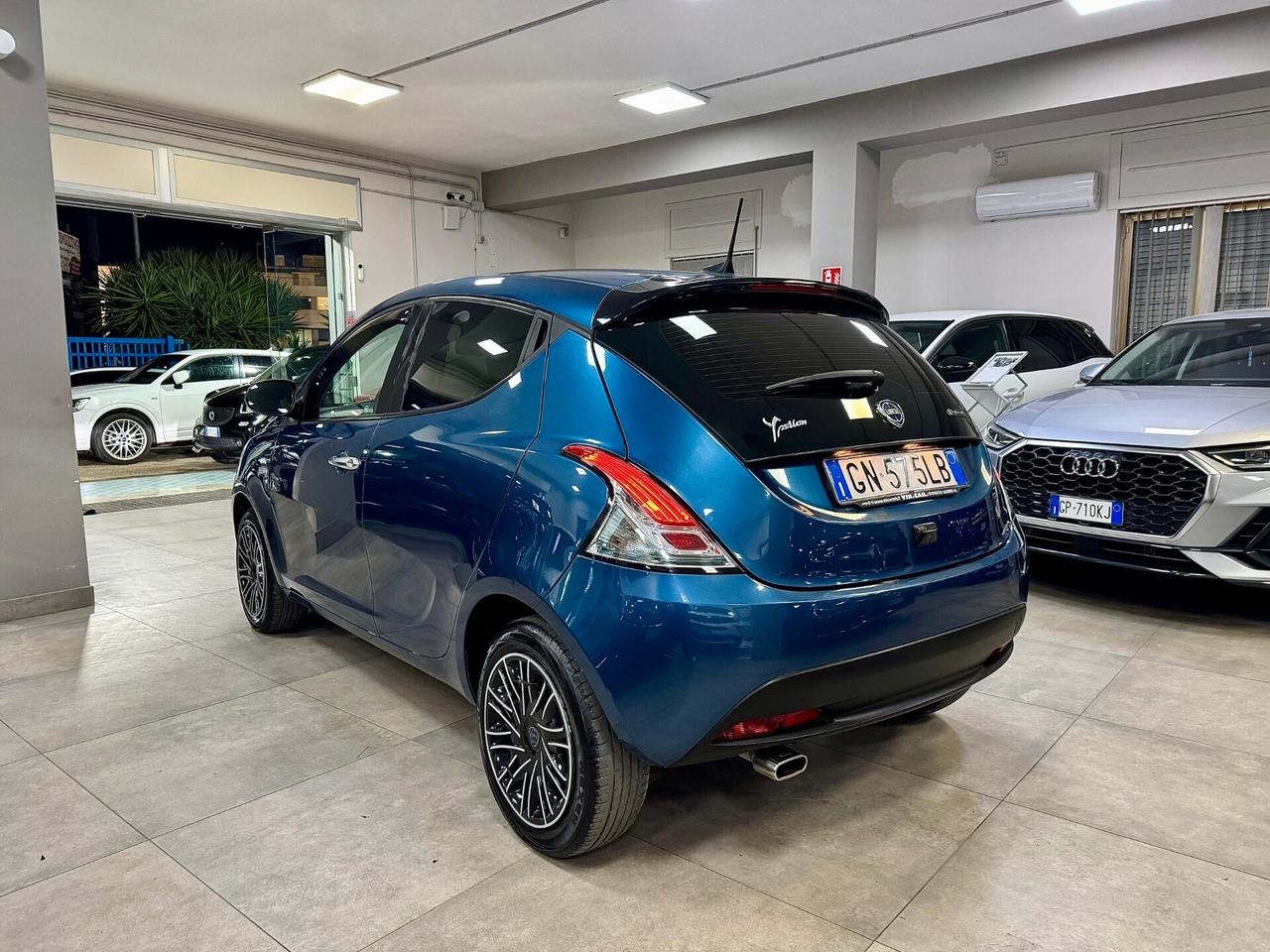 Lancia Ypsilon 1.0 FireFly S&S Hybrid 2023