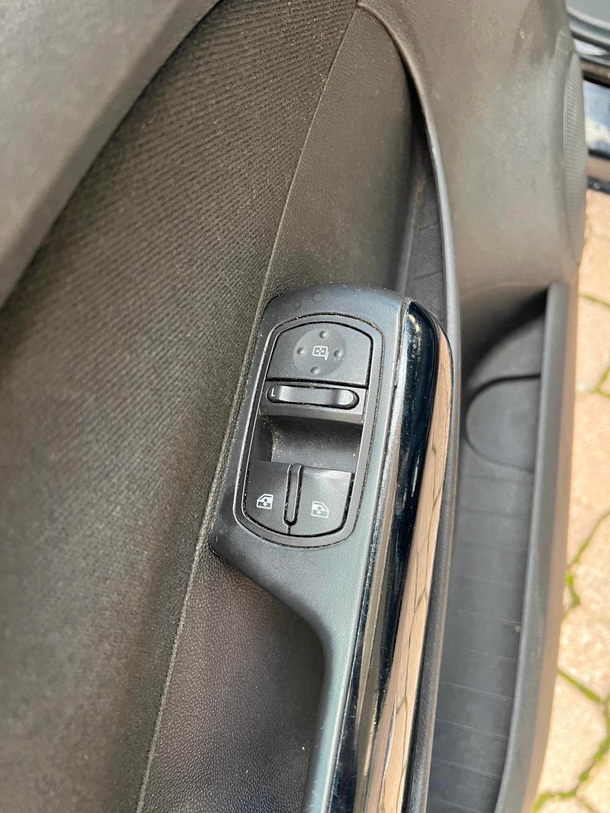 Opel Corsa 1.2 OK NEOPATENTATI