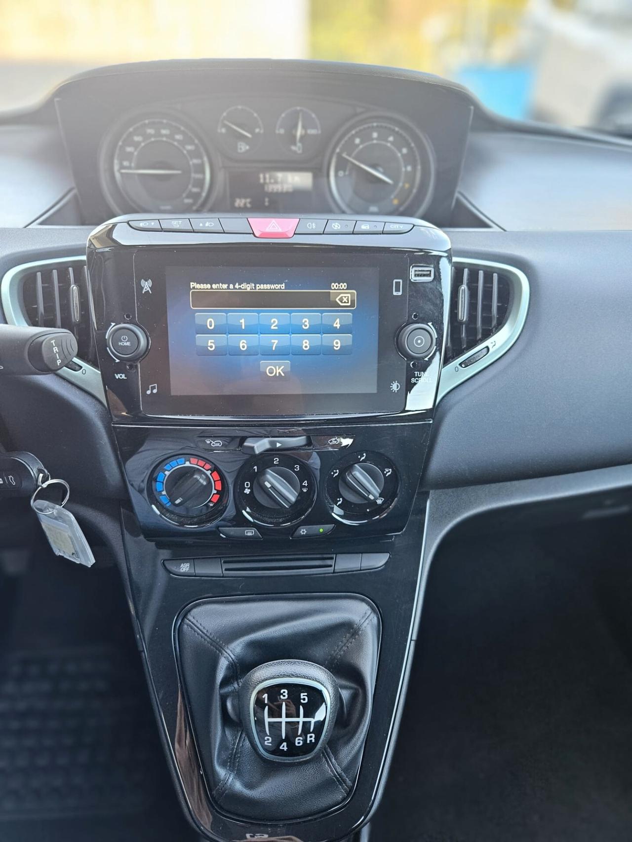 Lancia Ypsilon 1.0 FireFly 5 porte Hybrid Platino ** 13900 KM**