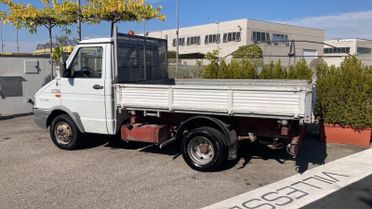 IVECO DAILY (RIBALTABILE TRILATERALE)