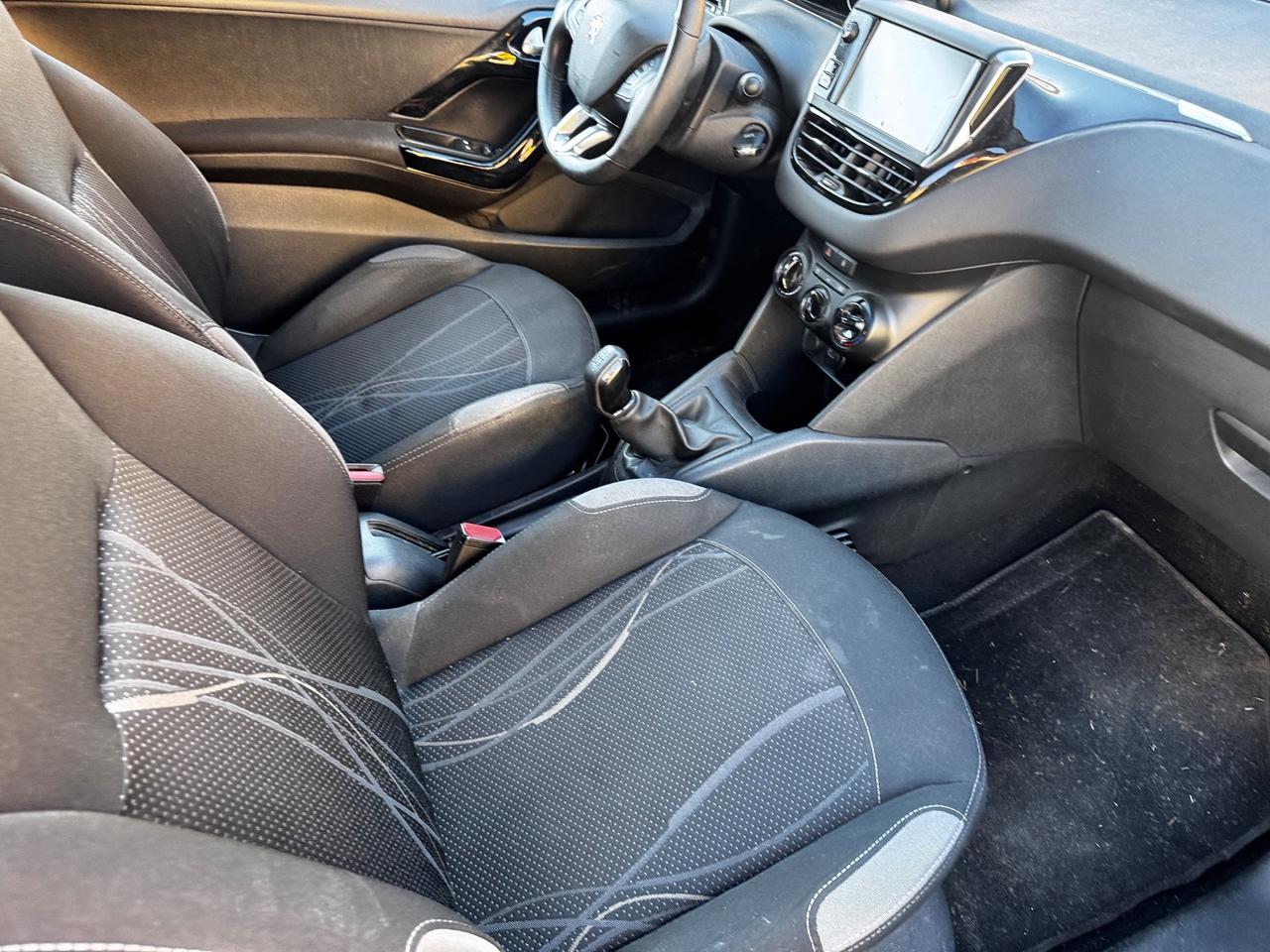 Peugeot 208 1.4 HDi 68 CV 3 porte Allure neopatentati