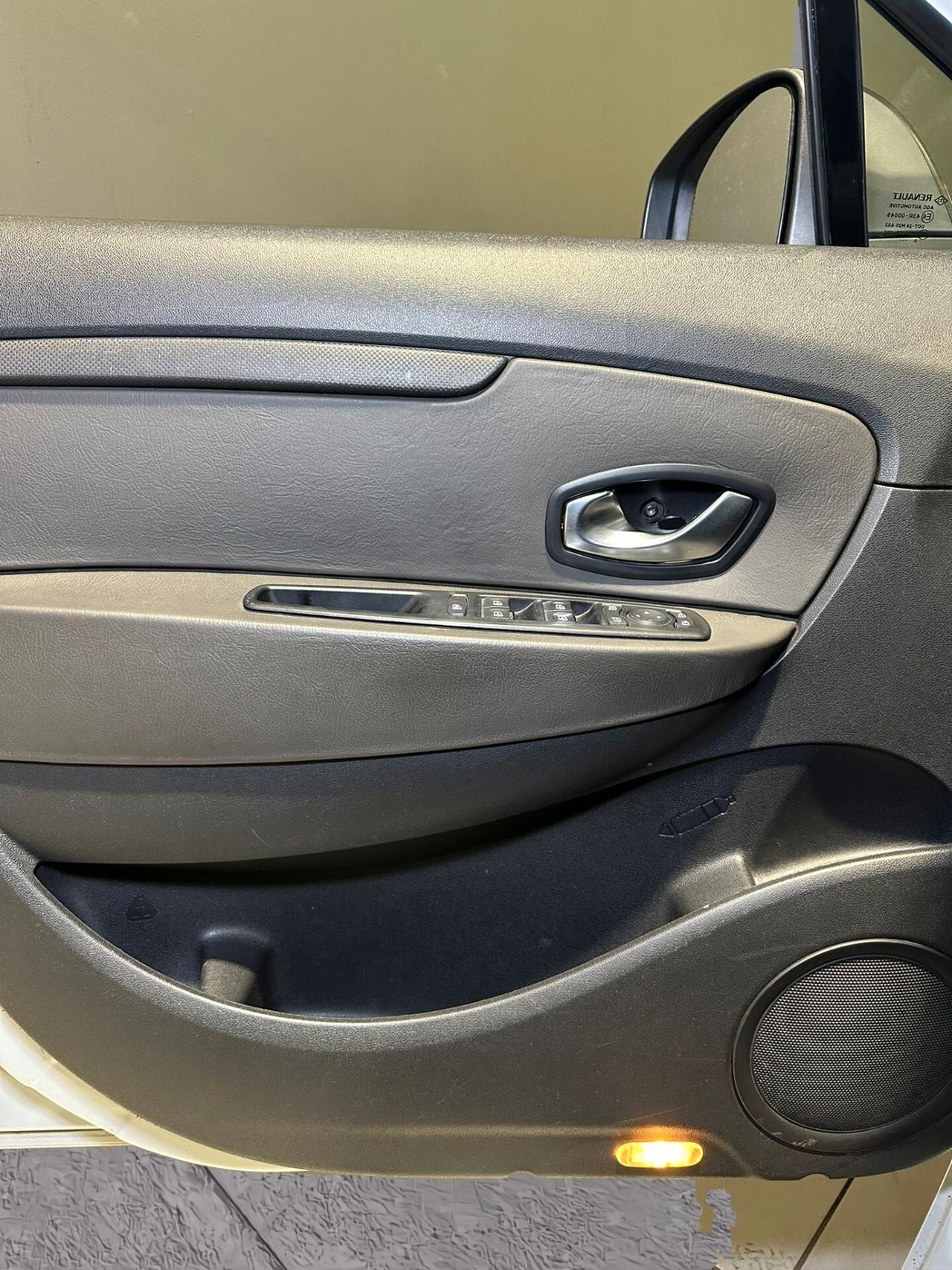 Renault Scenic Scénic 1.5 dCi 110CV Luxe 7POSTI