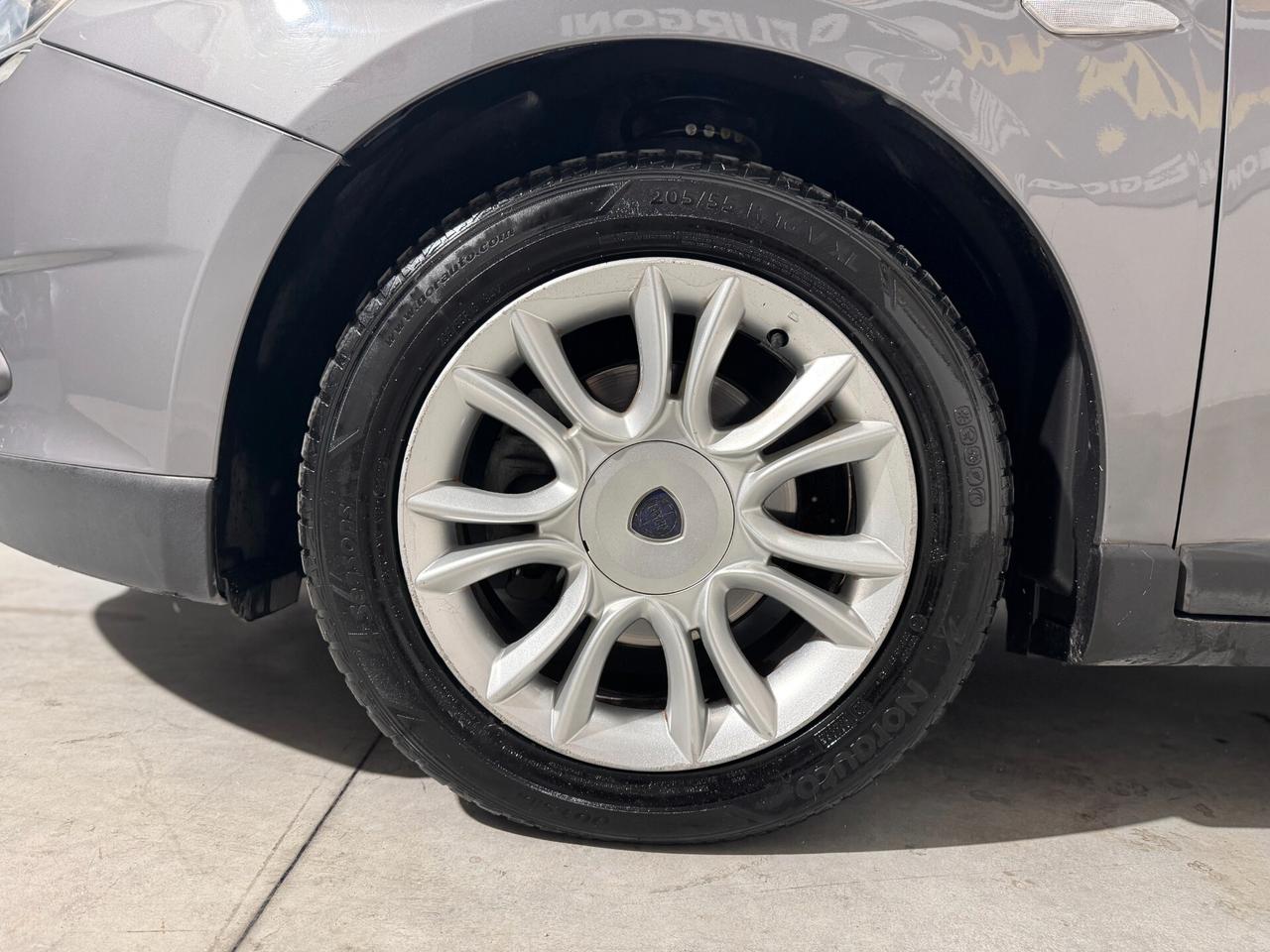 Lancia Delta 1.6 MJT DPF Silver