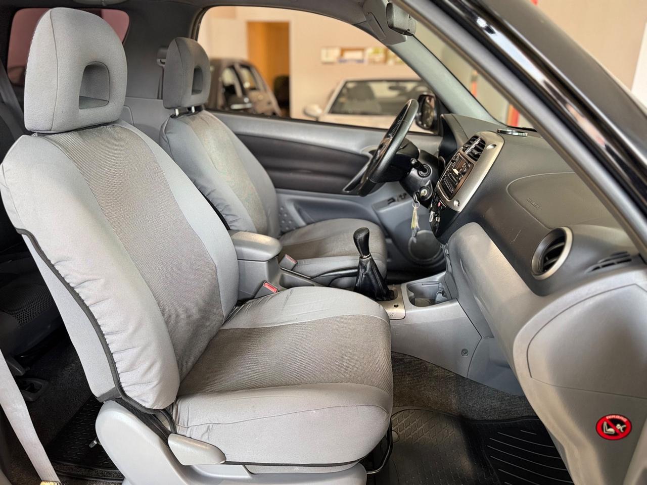 Toyota RAV 4 RAV4 2.0 Tdi D-4D cat 3 porte Sol
