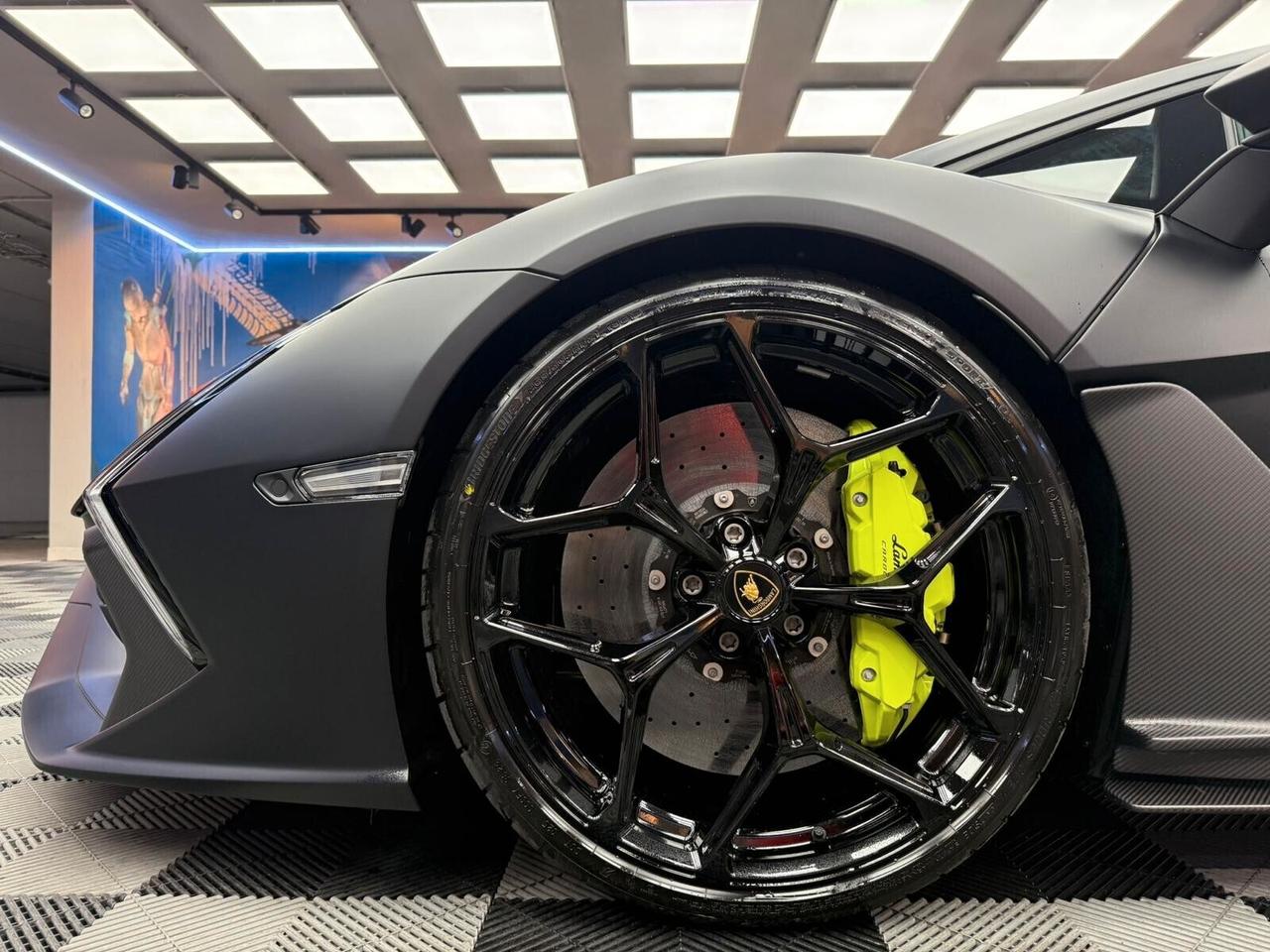 Lamborghini Revuelto 6.5 V12 (333)