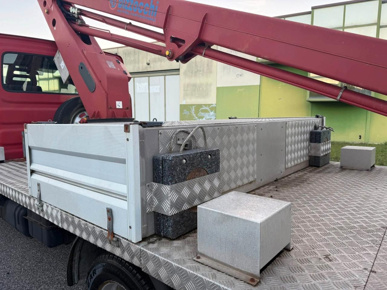 Iveco Daily 35 2.3 CON PIATTAFORMA E CESTELLO