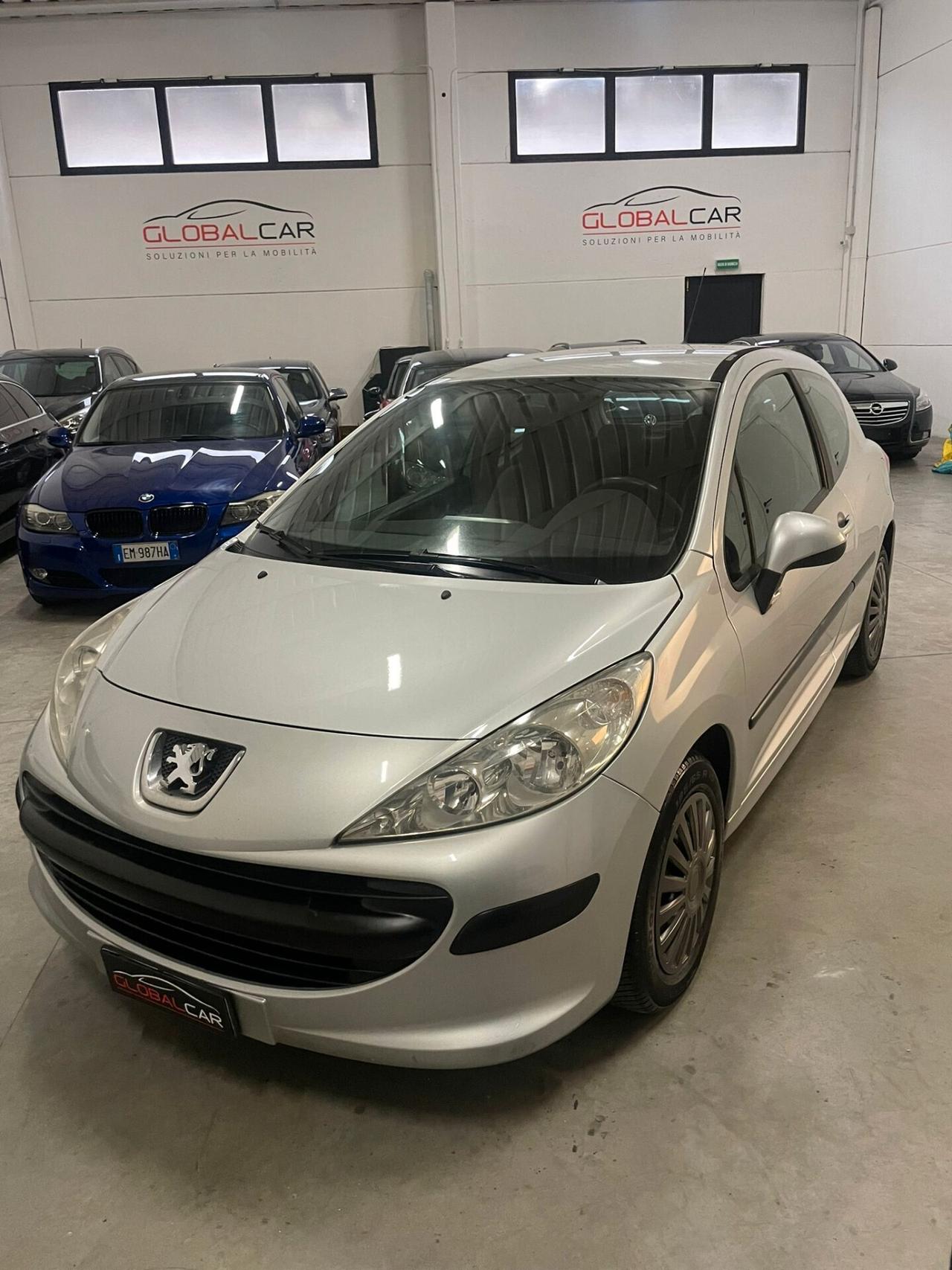 Peugeot 207 1.4 8V 75CV 3p. benz ok neopatentati