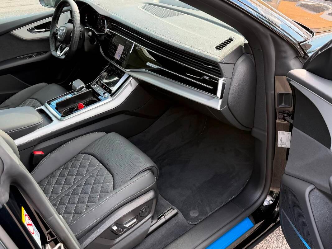 Audi Q8 3.0 tdi 286cv S line quattro Tetto Valcona Ventilati