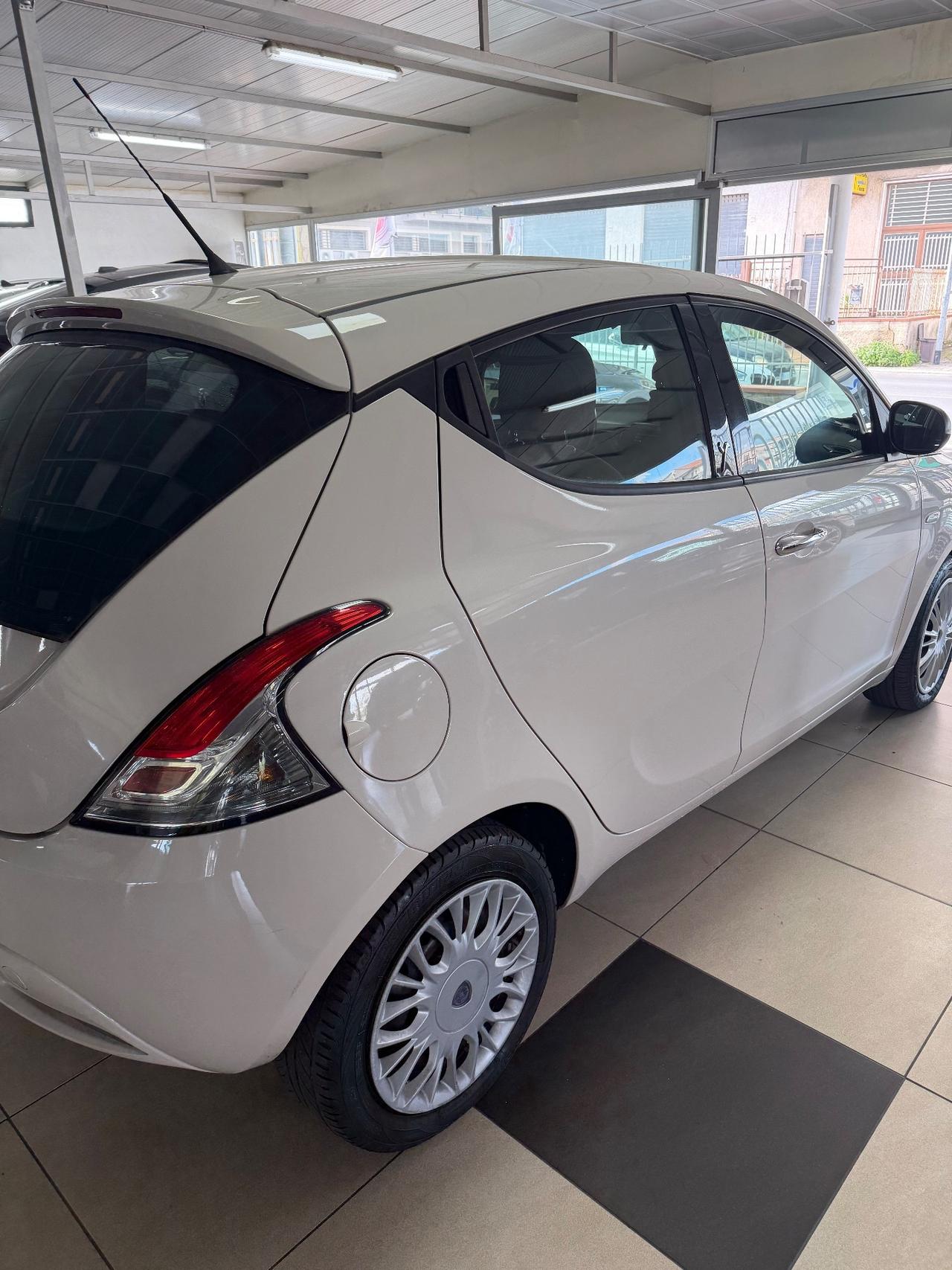 Lancia Ypsilon 1.3 MJT 16V 95 CV 5 porte S&S Silver