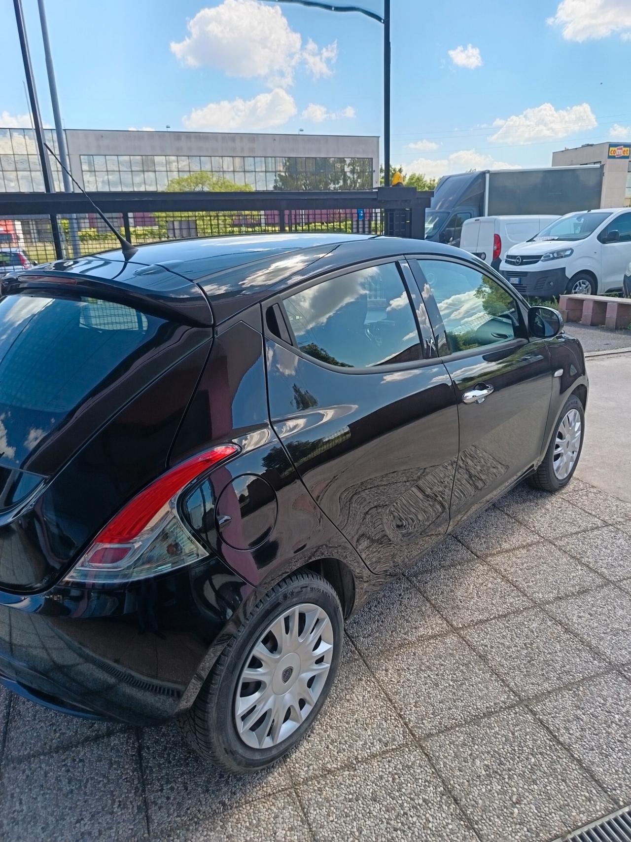 Lancia Ypsilon 1.2 69 CV 5 porte Gold