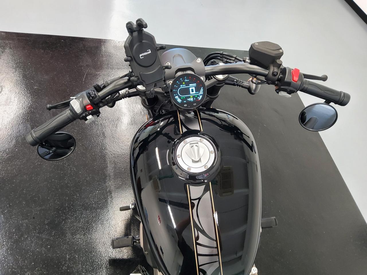 Benda Motorcycles Chinchilla 500 borse laterali incluse
