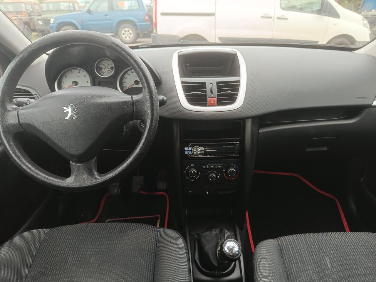 Peugeot 207 1.4 benzina