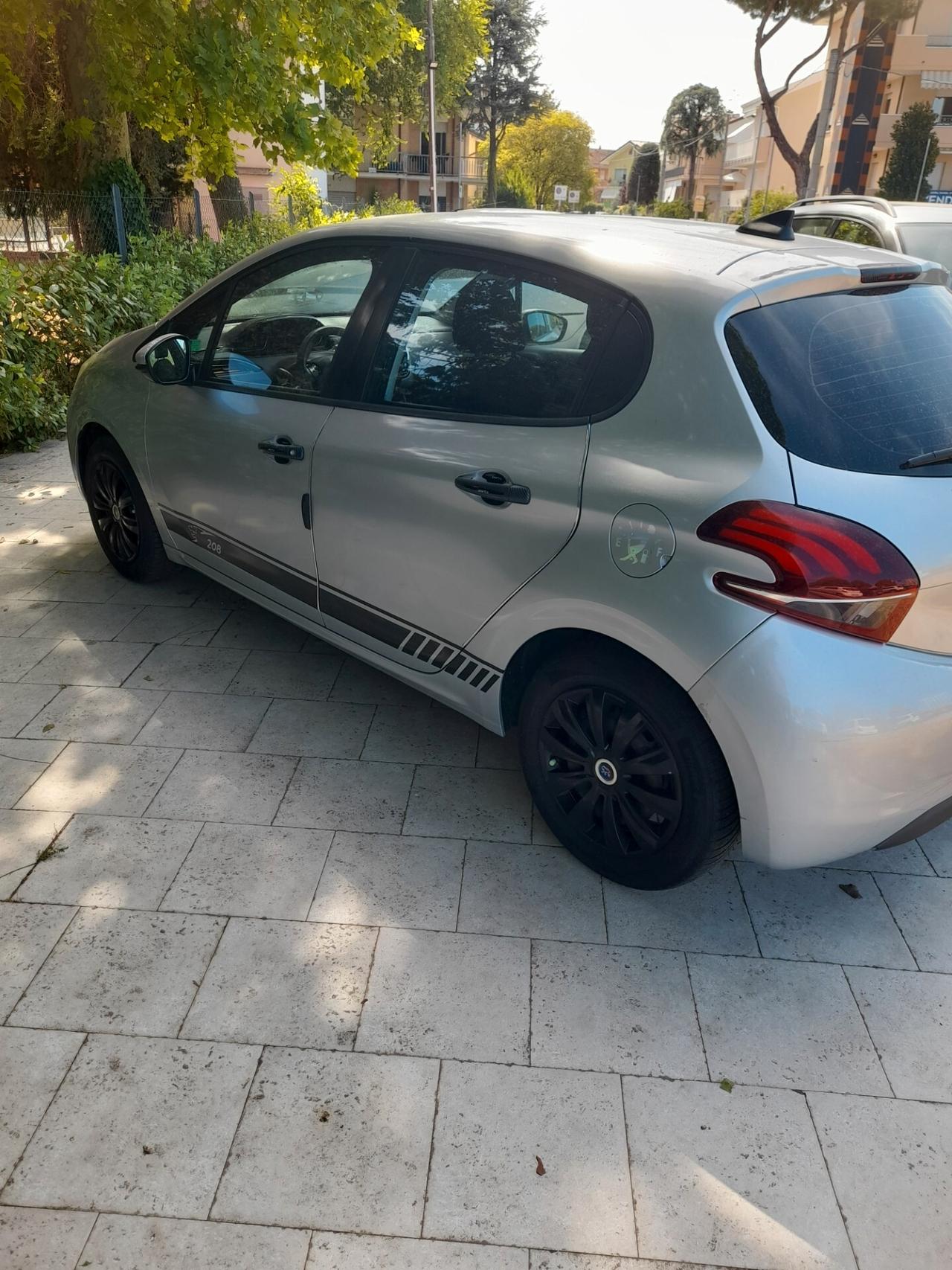 Peugeot 208 1.0 68 CV 5 porte