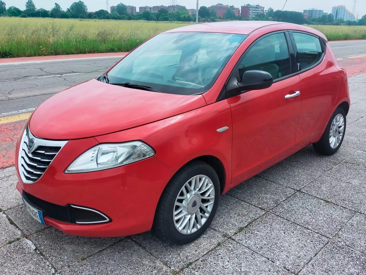 Lancia Ypsilon 0.9 TwinAir 85 CV 5 porte S&S DFN Gold AUTOMATICA