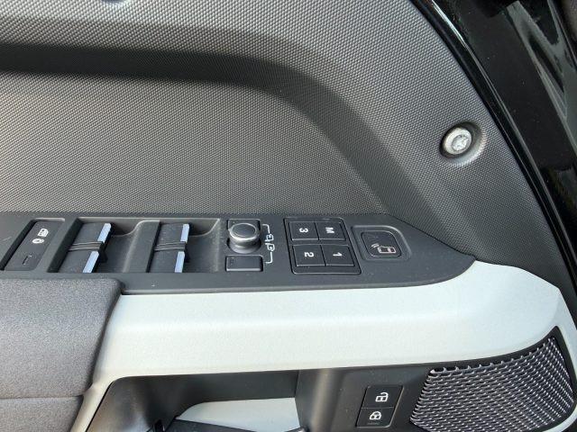LAND ROVER Defender 110 3.0D I6 200 CV AWD Auto SE TOTAL BLACK IVA ESP