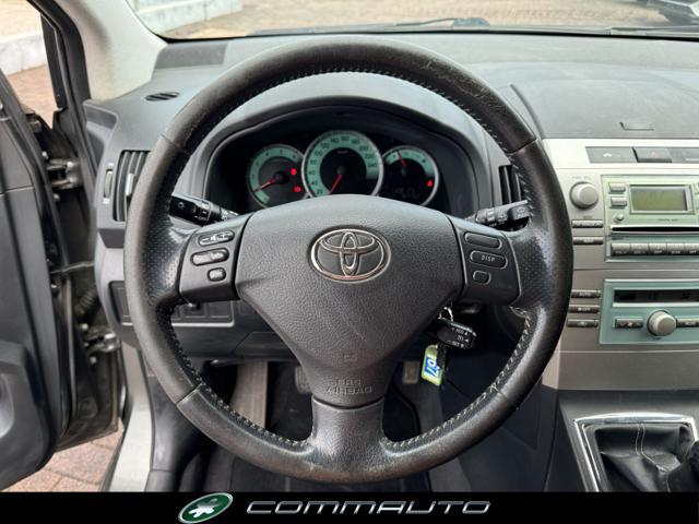 TOYOTA Corolla Verso 2.2 16V D-4D D-Cat