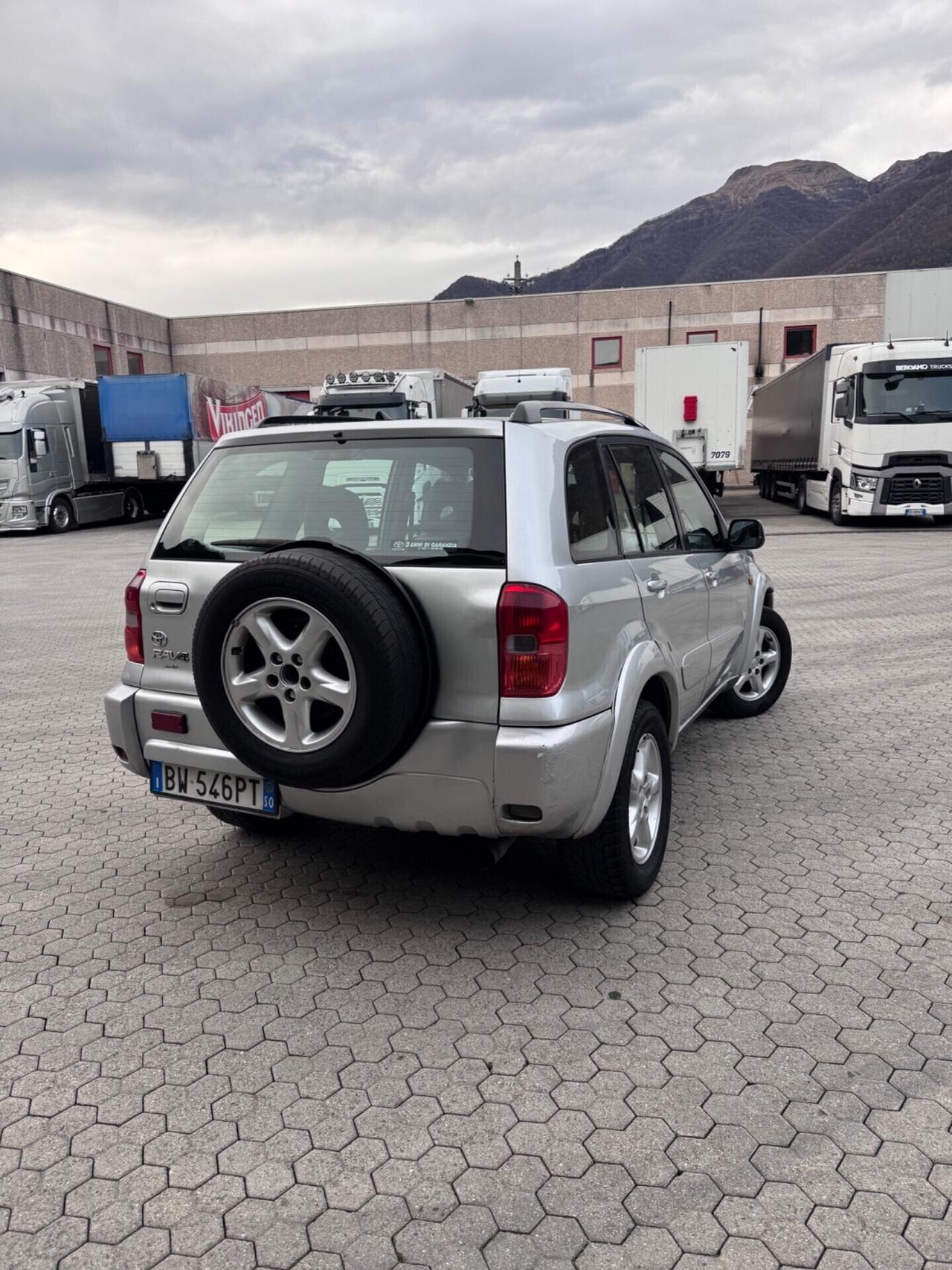 Toyota RAV 4 RAV4 2.0 Tdi D-4D cat 5 porte Sol