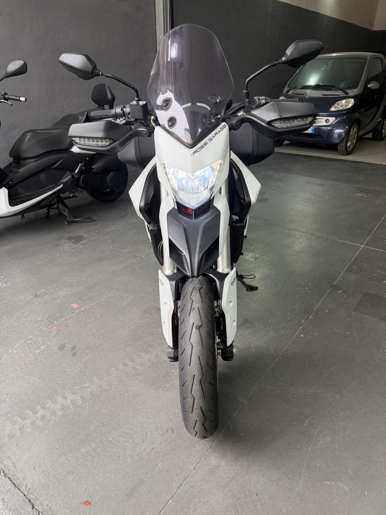 DUCATI HYPERSTRADA/HYPERMOTARD 939 WHITE SILK