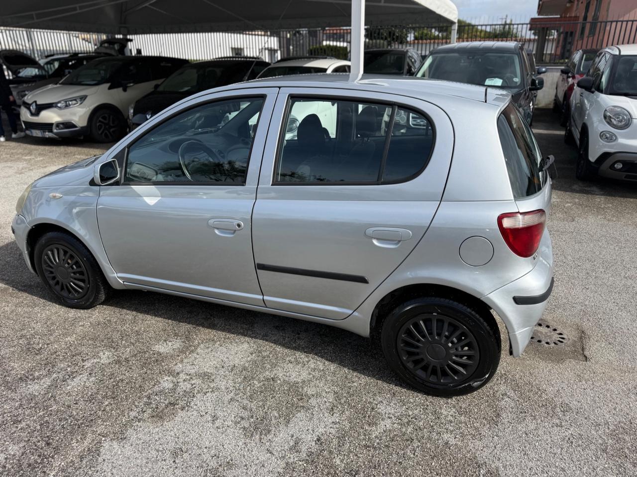 Toyota Yaris 1.0i 16V cat 5 porte Sol