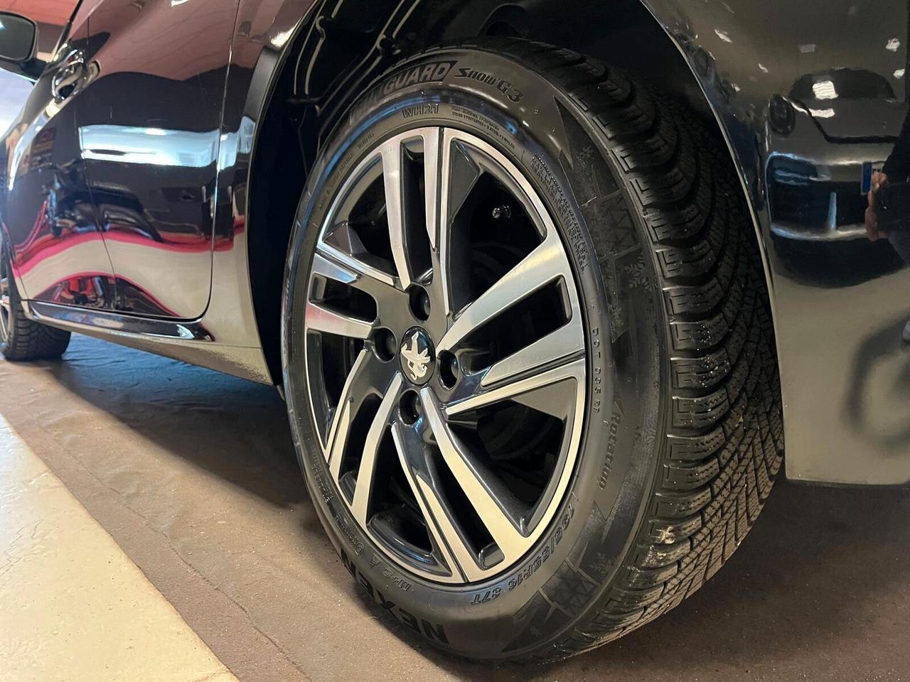 Peugeot 208 PureTech 100 Stop&Start 5 porte Allure