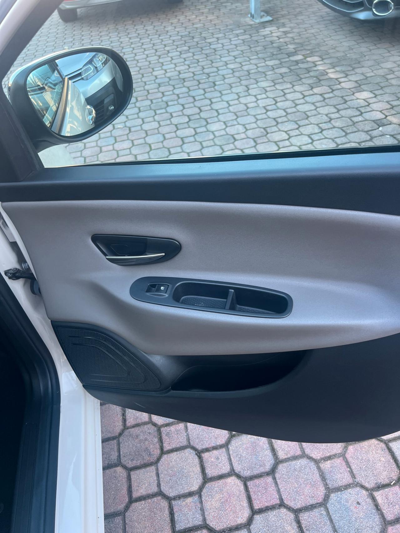 Lancia Ypsilon 1.2 69 CV 5 porte Gold