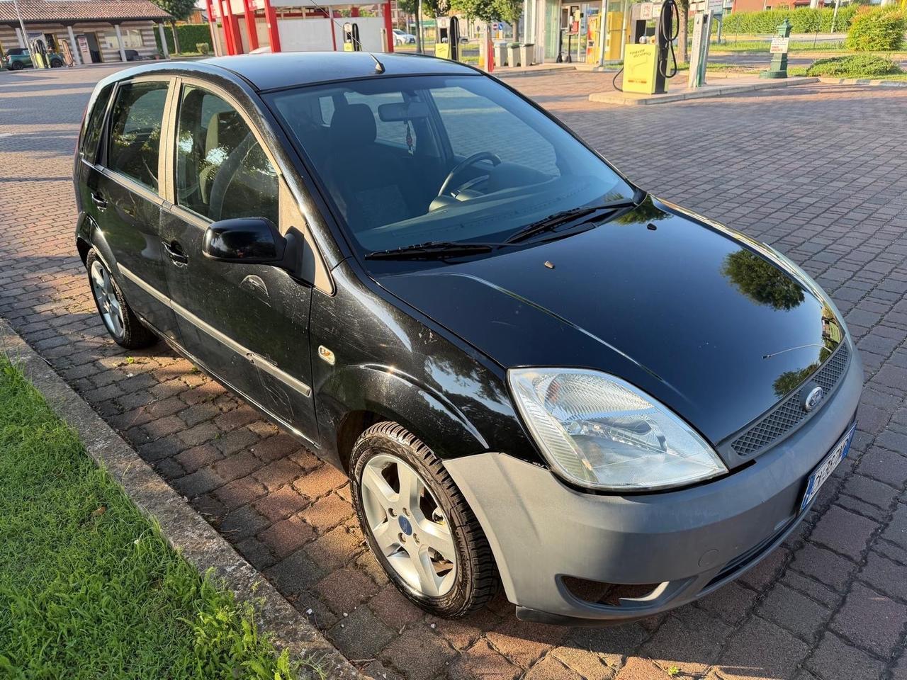 Ford Fiesta 1.4 16V 5p. Ghia