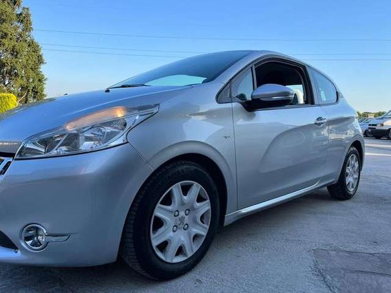 Peugeot 208 1.4 HDi 68 CV 3 porte Allure