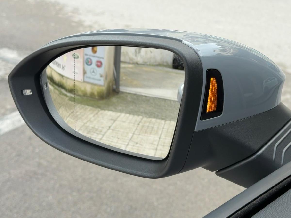 Volkswagen Golf 8 GTI 2.0 TSI 245 CV